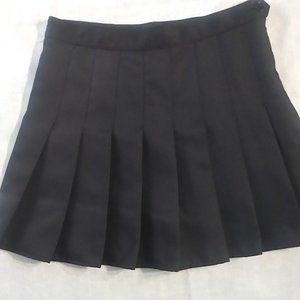 EUC Pleated black skirt with built in shorts size small 90's vibes!!